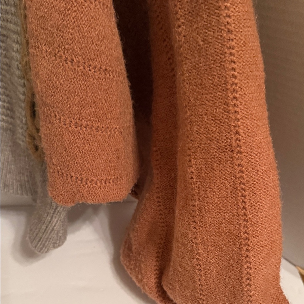&merci Women's Brown and Tan Crew Neck Sweater Dolman Batwing Sleeves - Picture 5 of 9